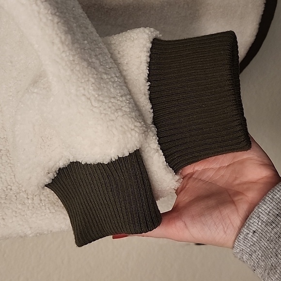 1 Madison Expedition Heritage Edition Teddy Sherpa Jacket in Cream/Olive - Picture 14 of 14